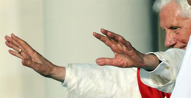 O Pontífice disse que a paixão de Cristo impulsiona seus seguidores a carregar sobre os ombros o sofrimento do mundo | EFE/Claudio Onorati