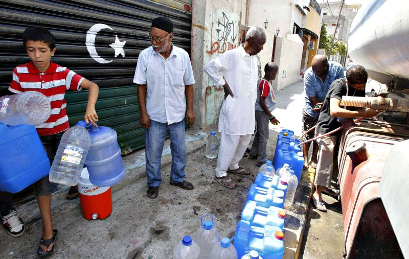 Habitantes da capital Trípoli enfrentam falta de água, combustível e eletricidade | Youssef Boudlal/Reuters