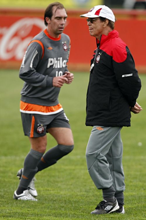 O técnico Antônio Lopes relacionou o meia Paulo Baier, recuperado de lesão, para começar a partida no banco de reservas | Albari Rosa/ Gazeta do Povo