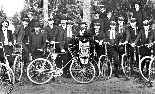 Clube de ciclistas, fundado pelos alemães de Curitiba em 1895 |