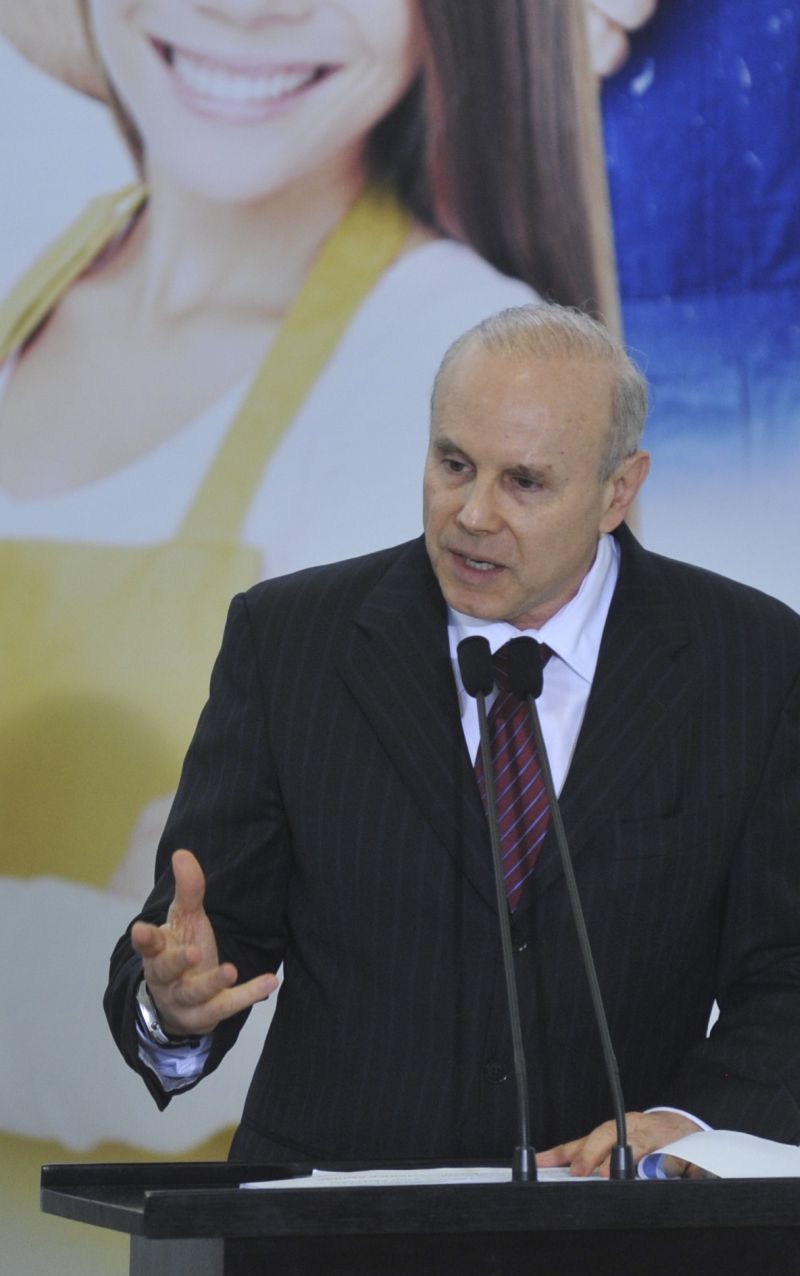 Nós estamos num processo de reconstrução de um consenso para elaboração de uma nova lei que possa satisfazer todas as partes, o que não é fácil pois há conflito entre estados produtores e não produtores. Guido Mantega, ministro da Fazenda | Fabio Rodrigues Pozzebom/ABr