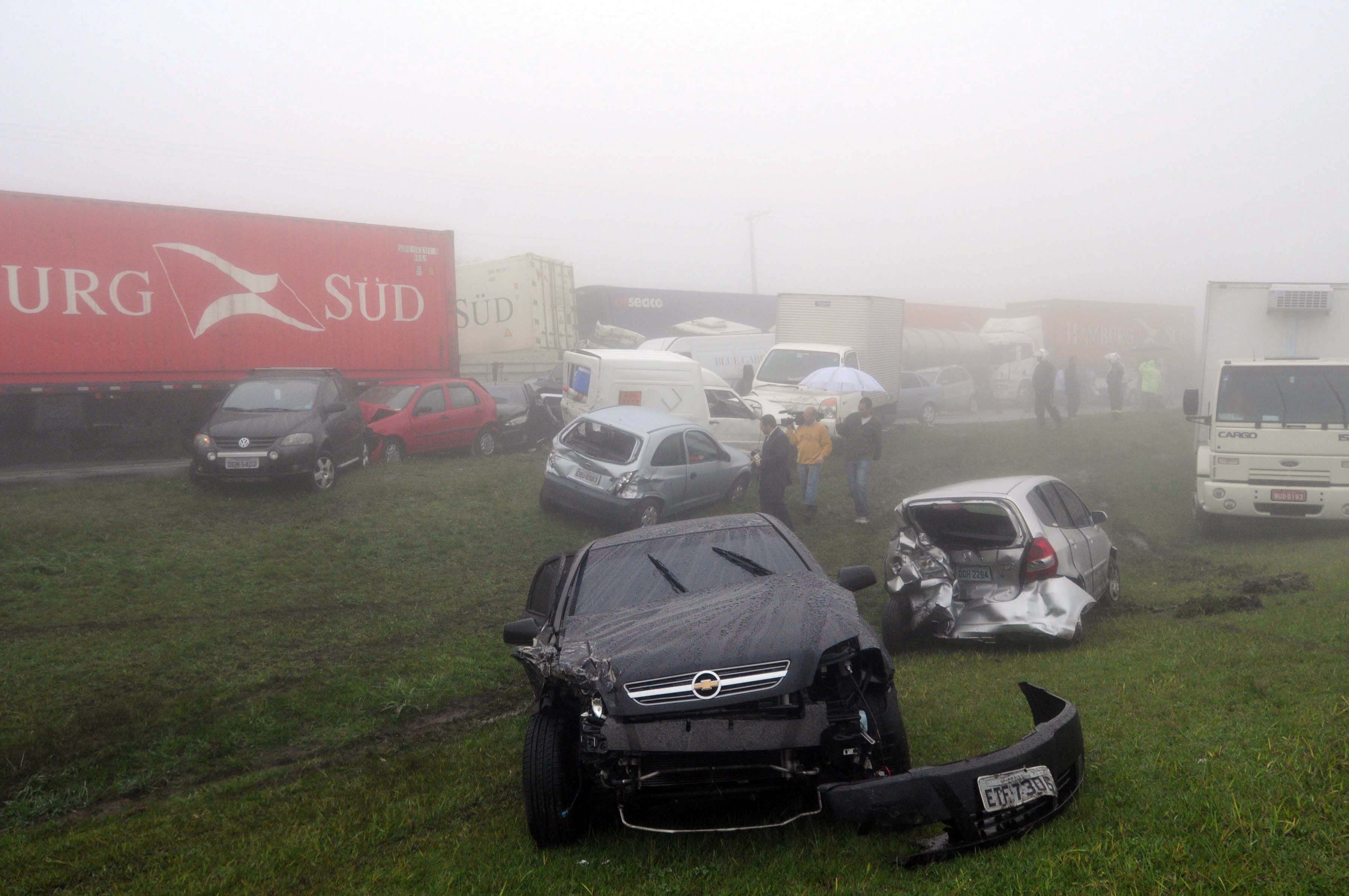 O acidente aconteceu por volta das 12h45, na altura do km 41, na Represa do Alvarenga, em São Bernardo do Campo | Adriano Lima_Fotoarena_Folhapress