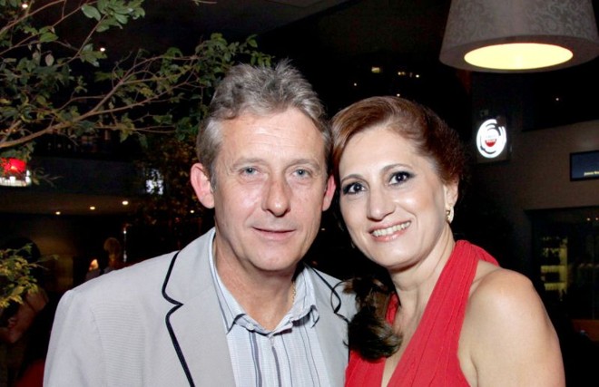 LANÇAMENTO BADALADO - O Boteco Santi abriu as portas para imprensa e convidados no último sábado em animado evento. Um dos sócios, Juan Fortún, comemorou o sucesso ao lado da esposa, Rosangela |