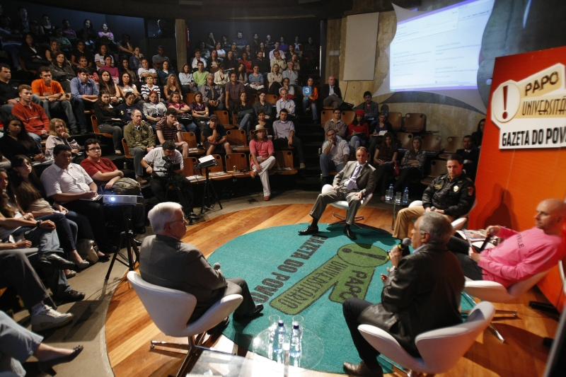Convidados do Papo Universitário 2010, da Gazeta do Povo, discutiram o tema "Crack, você pode ser a próxima vítima" | Pedro Serápio/Gazeta do Povo