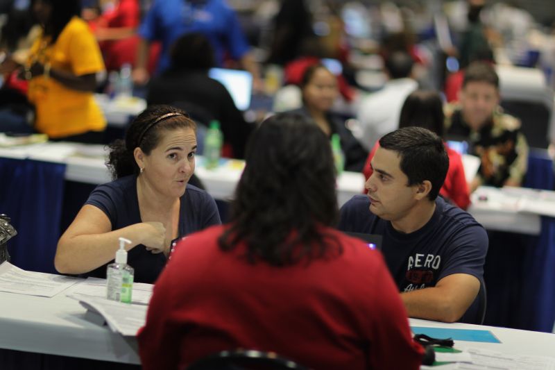Mutuários renegociam sua hipoteca, em evento na Flórida: estado tem a pior porcentagem de hipotecas com problemas | Joe Raedle/AFP