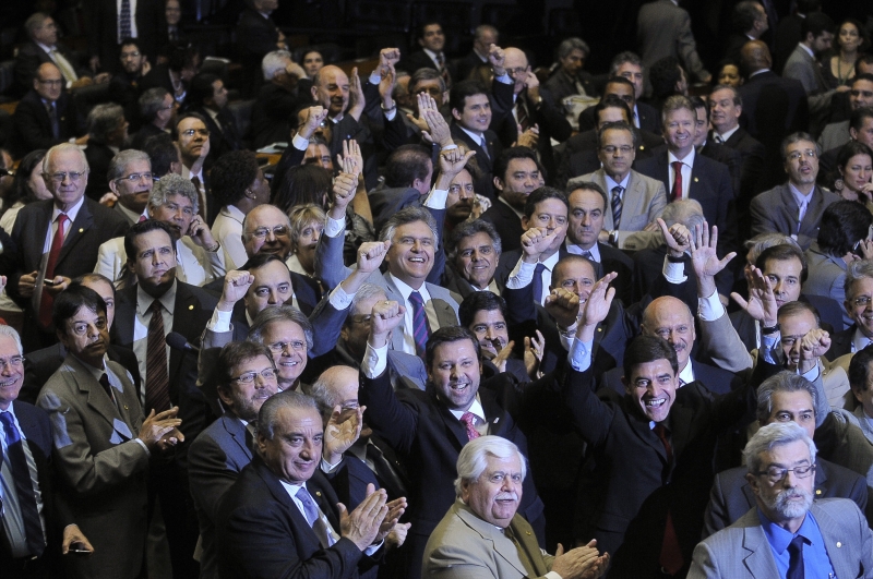 Deputados durante sessão de votação da regulamentação da emenda constitucional 29, promovida pelo Projeto de Lei 306/2008 | Renato Araújo/ABr