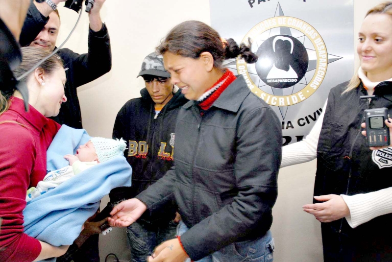 Rosiley de Lara reencontra filho sequestrado:acusada conhecia a família | Carlos Antonio Soares/SESP