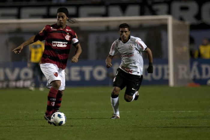 No retorno de Ronaldinho Gaúcho da seleção, Flamengo perdeu mais uma, desta vez de virada, para o Corinthians | Idário Café/VIPCOMM
