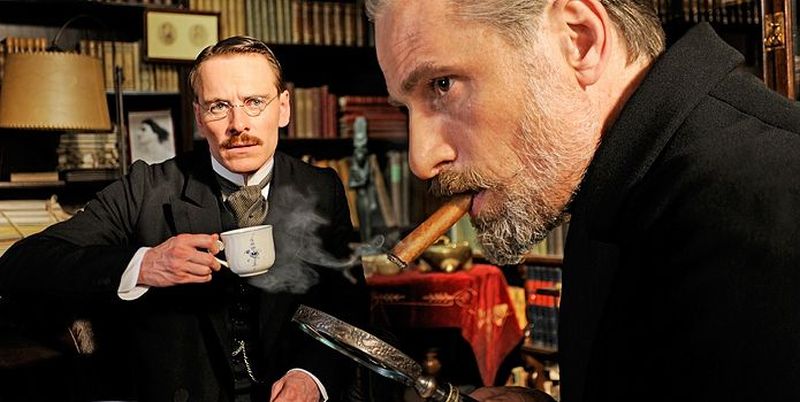 Michael Fassbender e Viggo Mortensen interpretam os pais da psicanálise Carl Jung e Sigmund Freud, respectivamente | Fotos: Reprodução