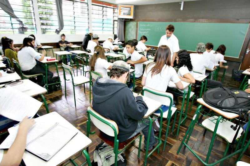 Especialistas defendem um currículo mais flexível, que permita que os jovens adaptem a rotina escolar às suas necessidades | Daniel Castellano/ Gazeta do Povo