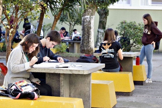 Alunos do câmpus Curitiba da Universidade Tecnológica Federal do Paraná (UTFPR) tiveram média 717,77 no Enem 2010, a melhor nota do estado | 