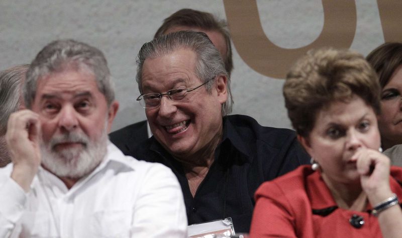 Lula, Dirceu e Dilma: ex-ministro da Casa Civil foi o mais aplaudido na abetura do congresso petista | Ueslei Marcelino/Reuters