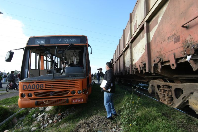 Motorista do ônibus alega que sinal sonoro foi dado muito tarde | Aniele Nascimento/Agência de Notícias Gazeta do Povo