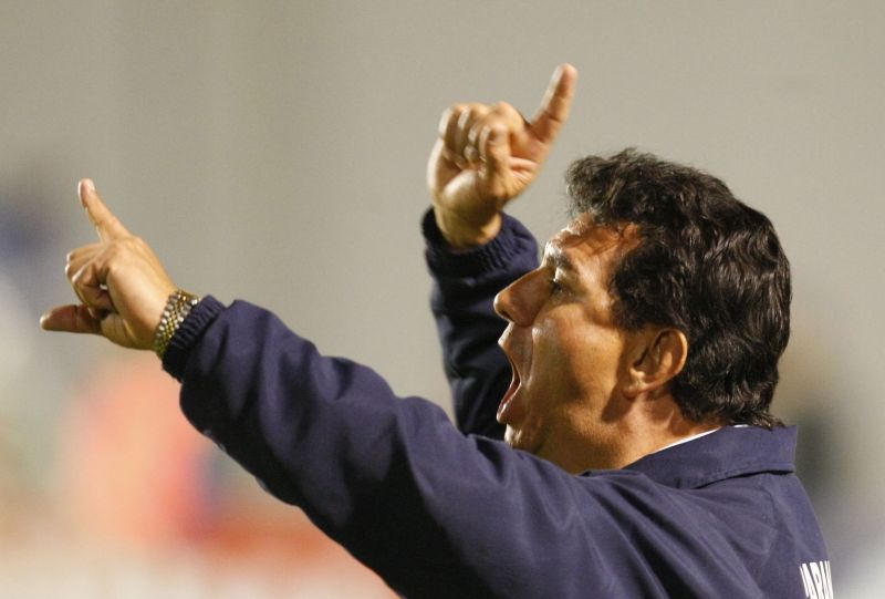 Guilherme Macuglia passa instruções ao time do Paraná | Daniel Castellano / Agência de Notícias Gazeta do Povo