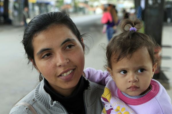 Em Pinhais as coisas eram mais fáceis e tudo ficava mais perto. - Bruna Mates, dona de casa que vive em Colombo, mas prefere a cidade em que morava anteriormente | Fotos: Valterci Santos/ Gazeta do Povo