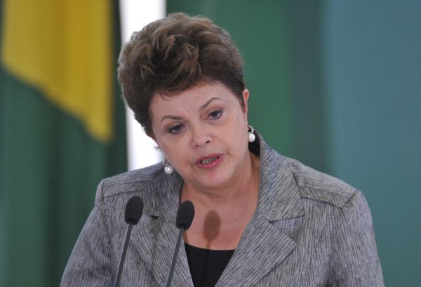 A inclusão de propostas de reestruturação para o funcionalismo federal prejudicaria a implementação de políticas públicas essenciais. - Mensagem do Executivo assinada pela presidente Dilma Rousseff | Fábio Rodrigues Pozzebom/ABr