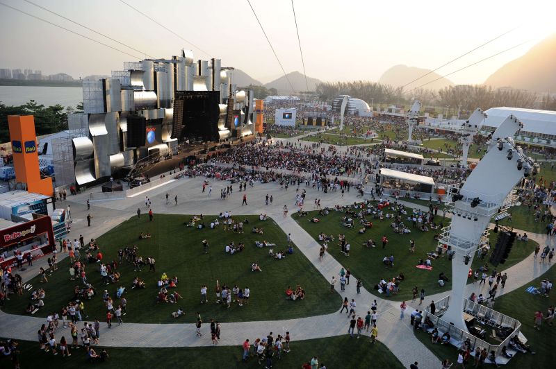 Os portões da Cidade do Rock abriram pontualmente às 14 horas: previsão é atrair 700 mil pessoas nas sete noites do festival | Vanderlei Almeida/AFP