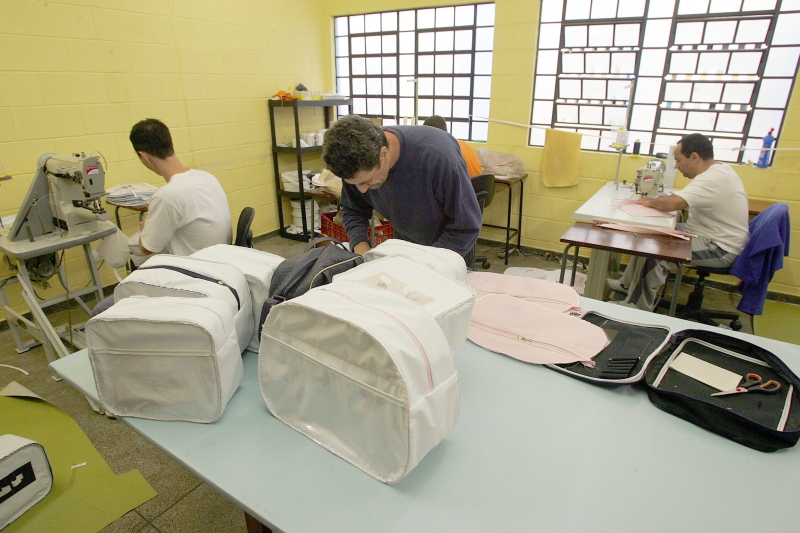 Detentos da Colônia Penal Agrícola, em Piraquara, participam de curso profissionalizante: capacitação e educação facilitam a reinserção social dos presos | Ivonaldo Alexandre/Gazeta do Povo
