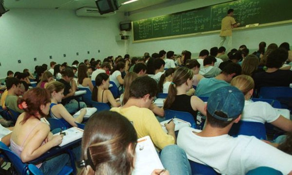 Cursinho em Curitiba: em 2011, alta dos serviçosjoga números da inflação para cima | Aniele Nascimento/ Gazeta do Povo