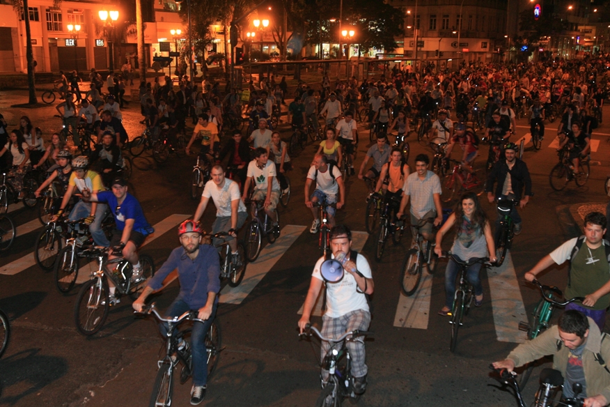 O grupo realizou o movimento no Dia Mundial Sem Carro, comemorado nesta quinta-feira | Marcelo Elias/Agência de Notícias Gazeta do Povo