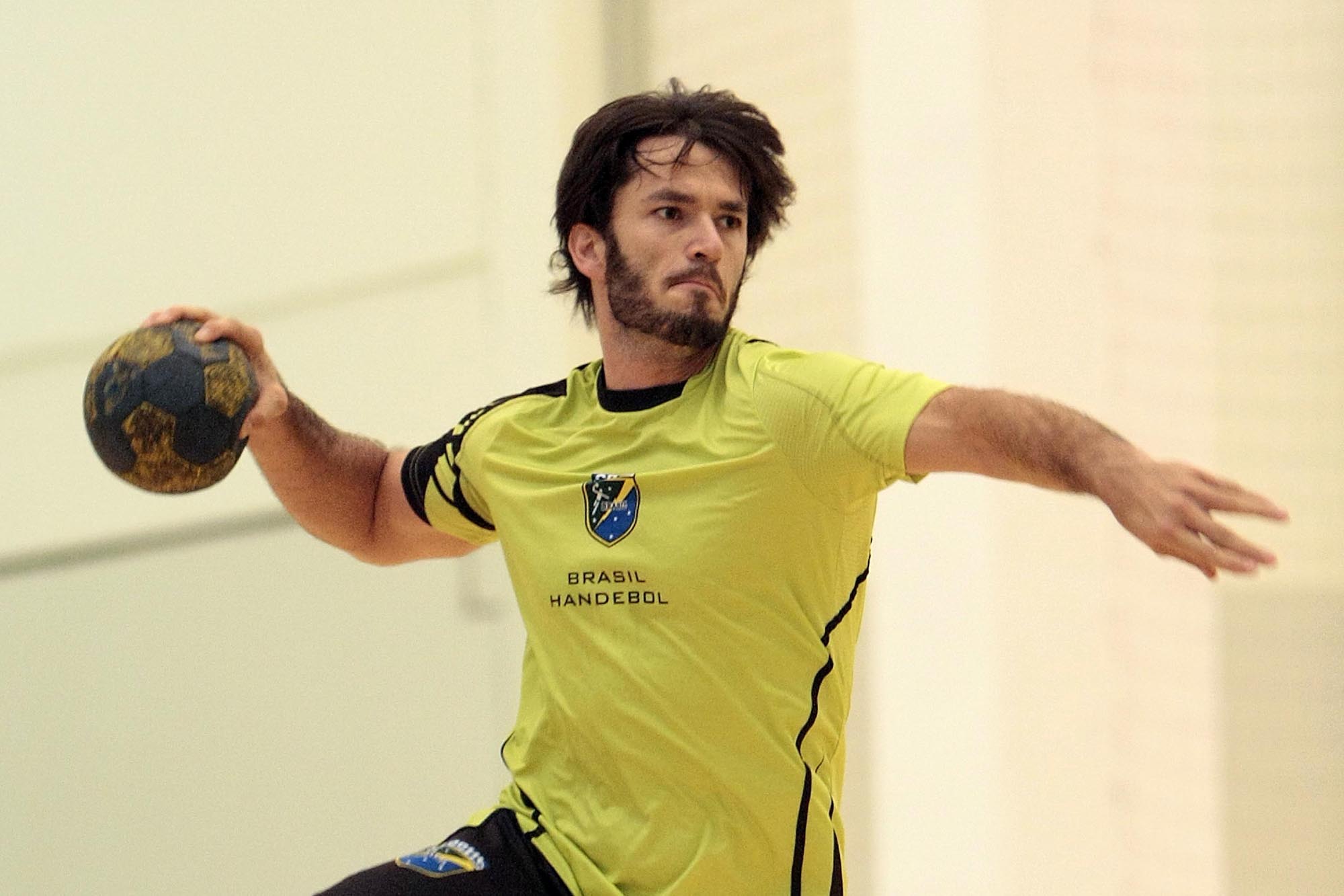 Leonardo Luis Tezeli Bortolini (foto) se diz animado para jogar na cidade onde começou a carreira |