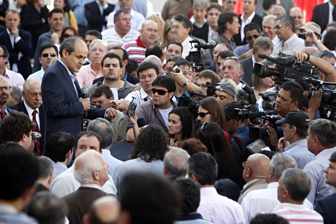 Dezenas de pessoas acompanharam o discurso de Fruet confirmando a ida ao PDT | 