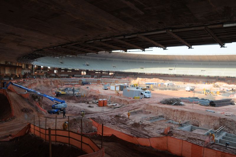 Operários paralisaram obras no Mineirão | Jorge Gontijo/EM/D.A Press
