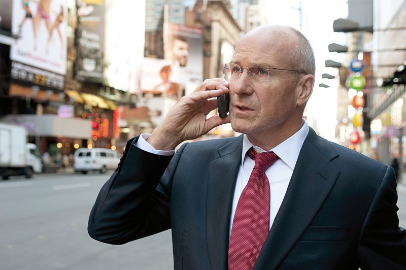 William Hurt interpreta o ex-secretário do Tesouro dos EUA, Henry Paulson, durante o turbilhão da crise financeira | Divulgação