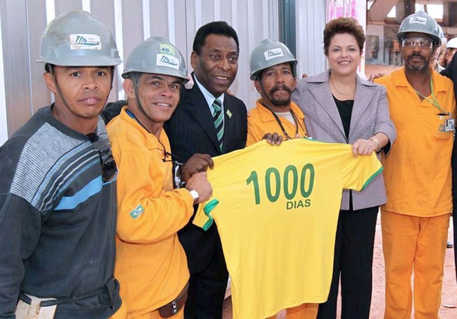 O ex-jogador Pelé e a presidente da República Dilma Rousseff visitaram ontem as obras do Mineirão, em Belo Horizonte | 