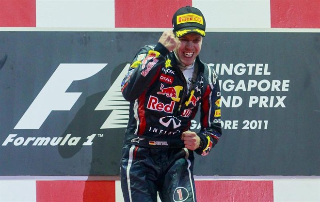 Sebastian Vettel, da Red Bull, celebra o pódio em Cingapura | 