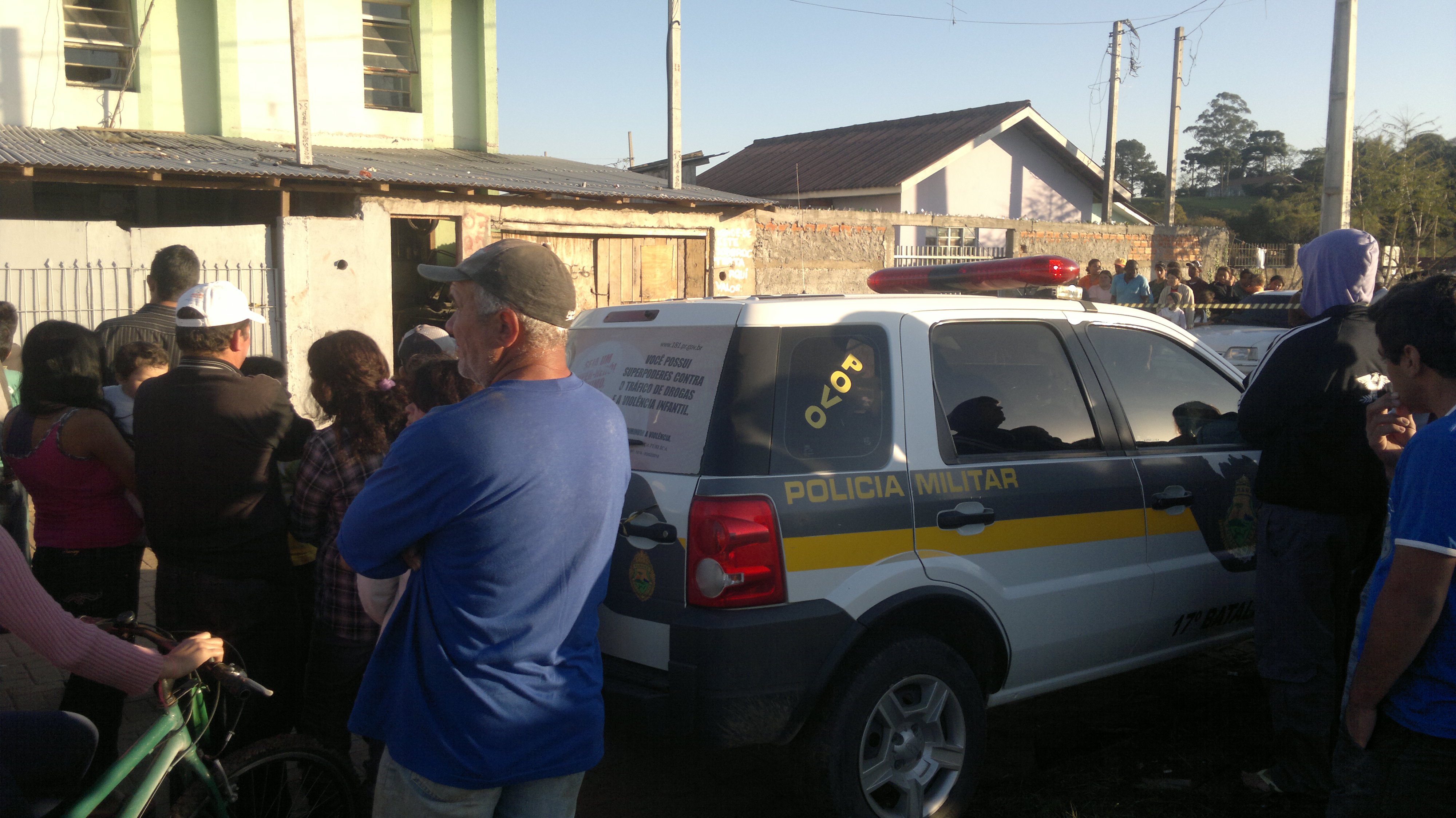Ação ocorreu na tarde desta quinta-feira (1), na Rua Francisco Rodrigues, em Colombo | Rodrigo Batista / Agência de Notícias Gazeta do Povo