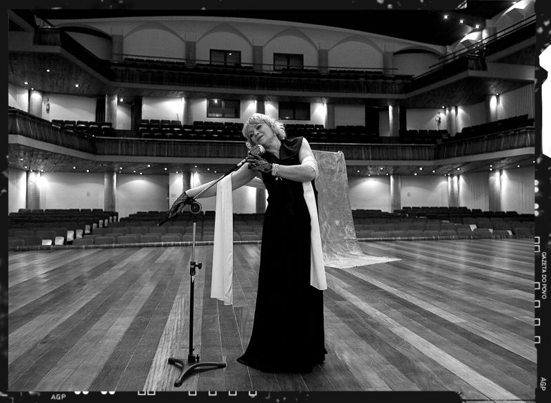 Cantora, atriz, profissional de rádio e tevê | Alexandre Mazzo/ Gazeta do Povo