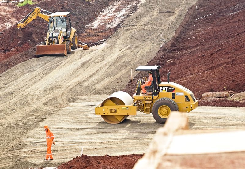 Máquinas trabalham no Contorno Norte de Maringá: R$ 37 milhões em aditivos na primeira fase da obra | Bulla Jr.