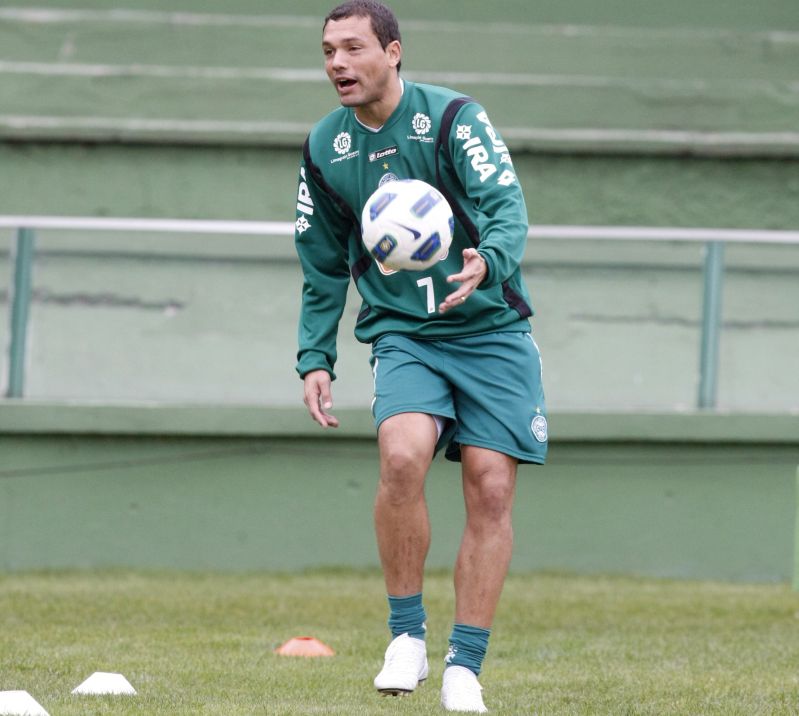 Apesar de não poder jogar pelo Coritiba em 2011, Marcel segue treinando normalmente no clube: possibilidade de recorrer à Justiça comum para ser liberado | Marcelo Elias/ Gazeta do Povo