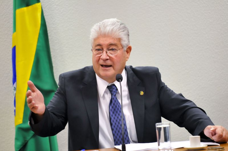 Roberto Requião: reclamando do PMDB. | Geraldo Magela/AE