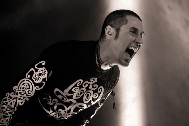 Dinho Ouro Preto, do Capital Inicial: apesar da longa carreira e experiência, o grupo tremeu com a responsabilidade da apresentação no Rock in Rio | Maurício Santana/Divulgação