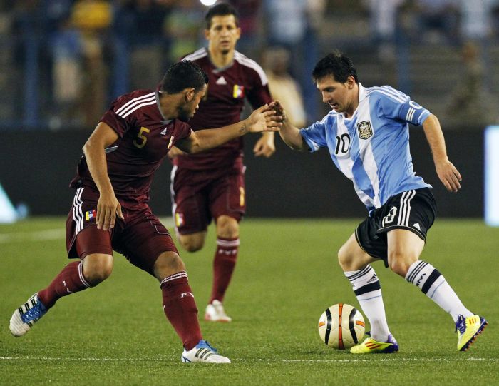 O argentino Lionel Messi comandou a argentina na vitória por 1 a 0 sobre a Venezuela em Calcutá | Vivek Prakash/ Reuters