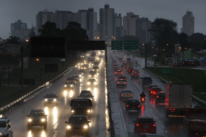 Movimento nas estradas ainda deve ser alto durante o fim de semana | Marcelo Elias/Agência de Notícias Gazeta do Povo