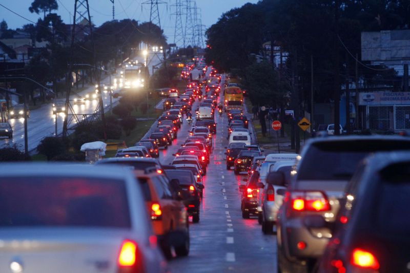 Menos carros, mais bicicletas: Avenida das Torres receberá 10 quilômetros de ciclovias. | Albari Rosa/ Gazeta do Povo