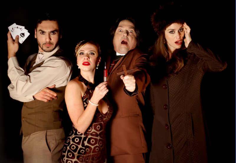 O elenco de Seance tem figurino de primeira, mas que aos poucos ganha manchas de sangue | Marco Novack/Divulgação