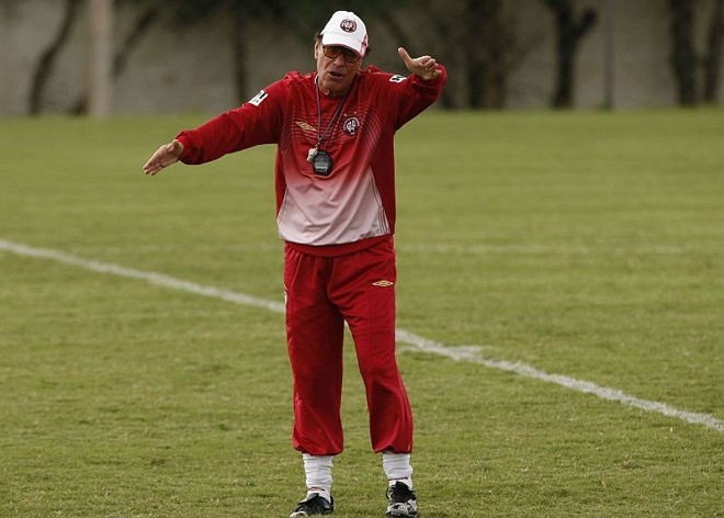 Experiente treinador tem a missão de livrar Atlético da degola | Antonio Costa / Agência de Notícias Gazeta do Povo