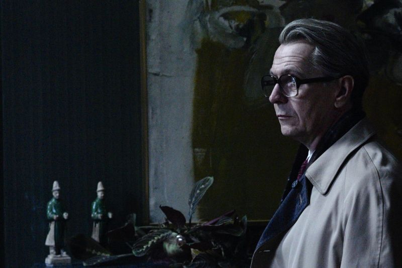 Em Tinker, Tailor, Soldier, Spy, baseado em obra do escritor John Le Carré, Gary Oldman é um veterano da espionagem | Reprodução