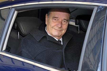 Photo
Buscar o artigo
Ex-presidente Jacques Chirac deixa seu escritório em Paris, em março. O já muito atrasado julgamento do ex-presidente sobre mau uso de recursos públicos será retomado nesta segunda-feira, mas um neurologista alertou que ele não está bem o suficiente para participar da audiência | REUTERS/Philippe Wojazer