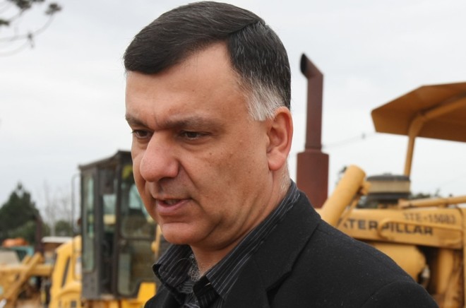 Prefeito de Piraquara, Gabriel Jorge Samaha (PPS), o Gabão. | 