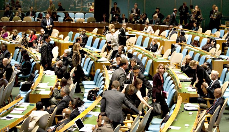 Diplomatas saem da sessão durante o discurso do presidente iraniano na Assembleia Geral | Don Emmert/AFP