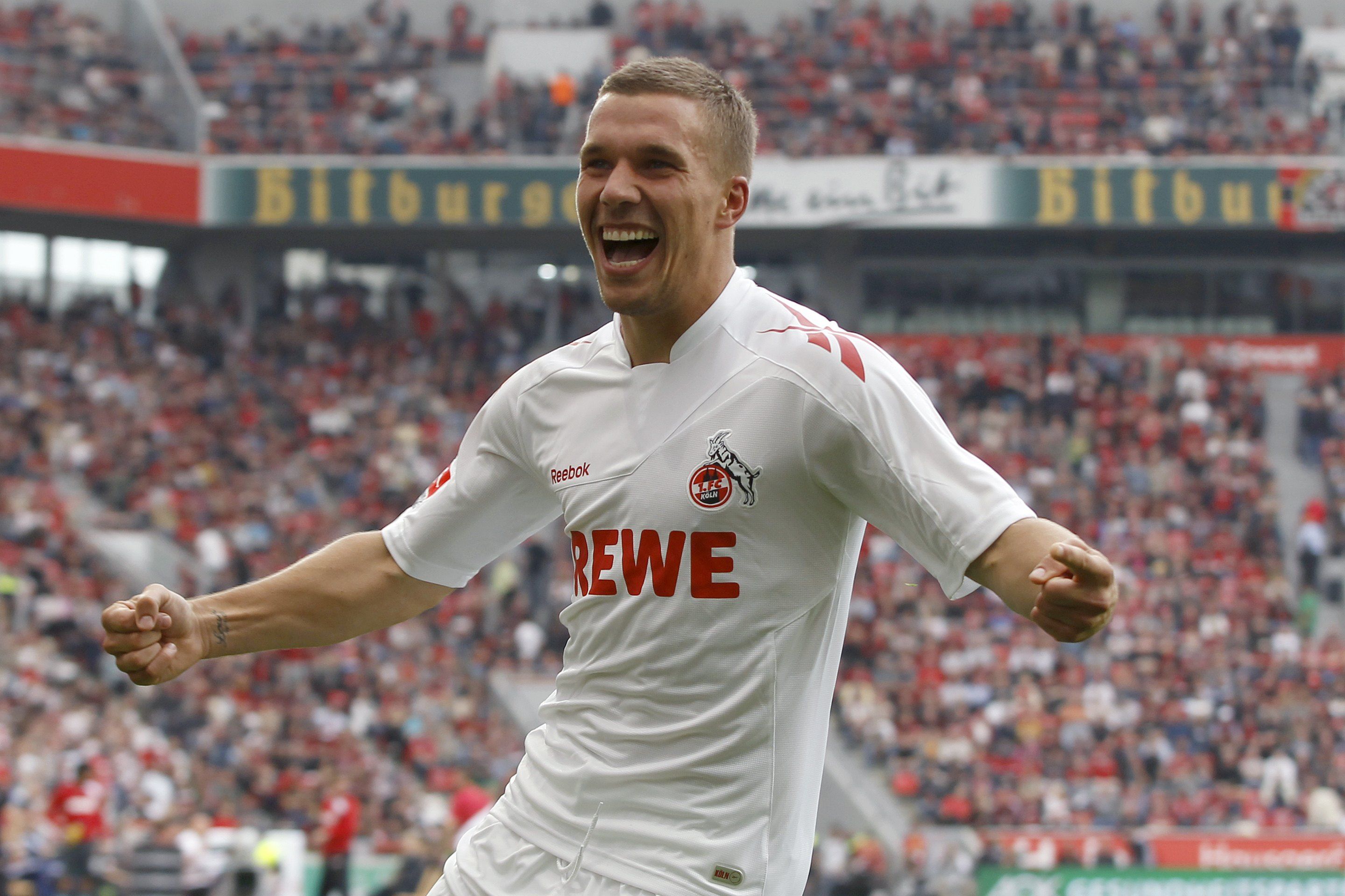 Podolski marcou dois gols na vitória do Colônia sobre o Bayer Leverkusen | Reuters