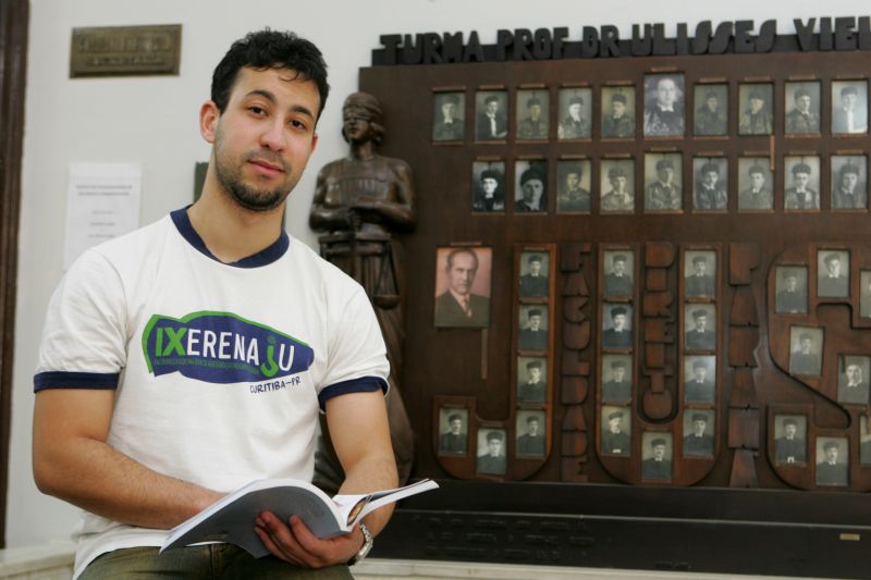 Sempre estudei em escolas públicas de periferia. Do meu colégio, nos últimos dez anos, dá para contar na mão quem entrou na universidade. -Michael Dionísio de Souza, aluno de Direito na UFPR | Antônio More