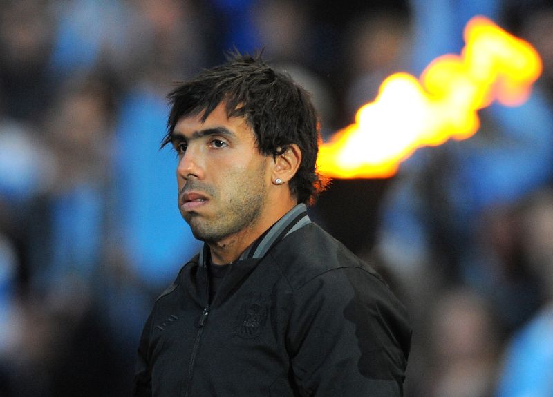 O argentino Carlitos Tevez está sendo disputado por Milan, Paris Saint-Germain e Corinthians | AFP