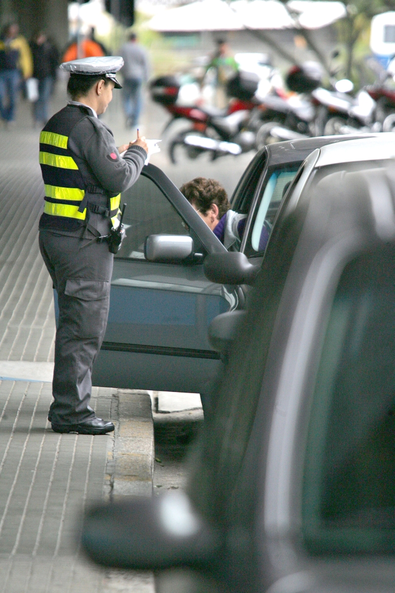 Se prevalecer a decisão judicial, os agentes da Diretran não poderão mais autuar os motoristas em Curitiba. Essa tarefa caberá exclusivamente aos policiais do BPTran | Ivonaldo Alexandre/ Gazeta do Povo