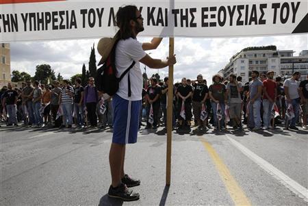 Estudantes protestam em Atenas contra as medidas de austeridade do governo grego | REUTERS